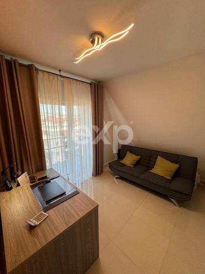 Apartament cu 3 camere semidecomandat în Între Lacuri