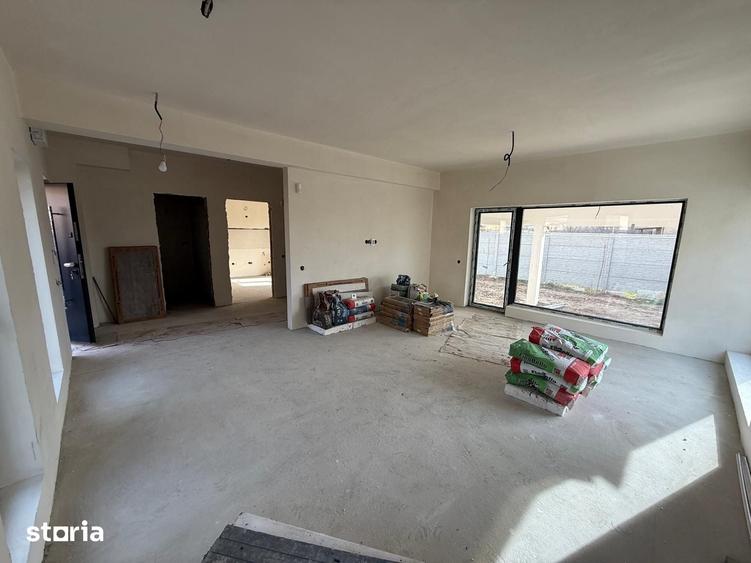 Casă cu 4 camere cu Teren 400 Mp în Domnești
