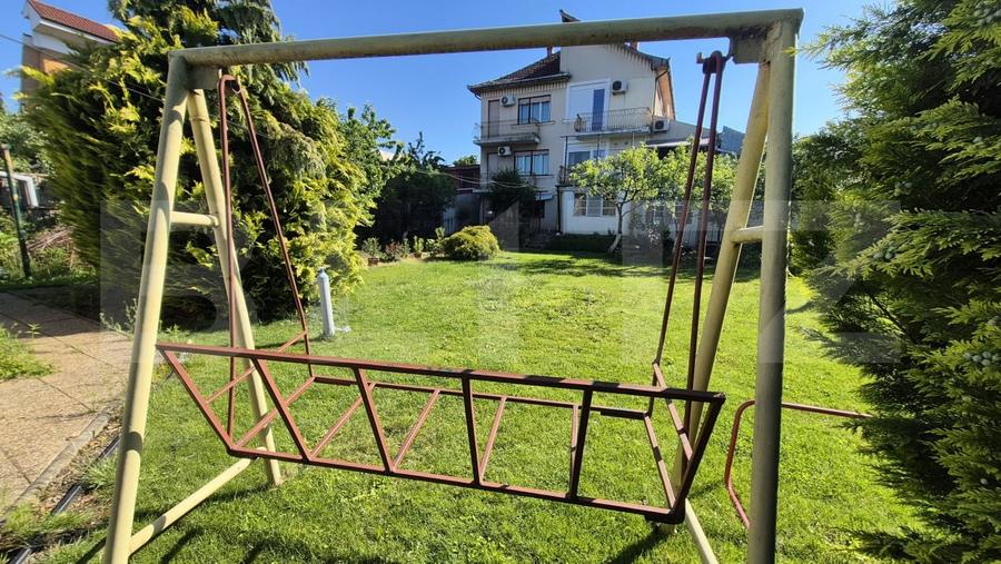 Casă individuală cu 12 camere cu Canalizare în Semicentral
