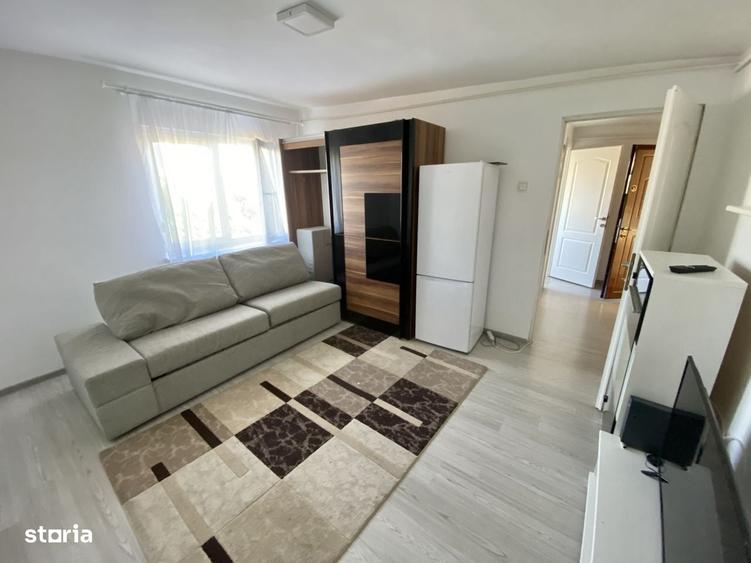 Apartament cu 3 camere semidecomandat în Ciupercenii Noi