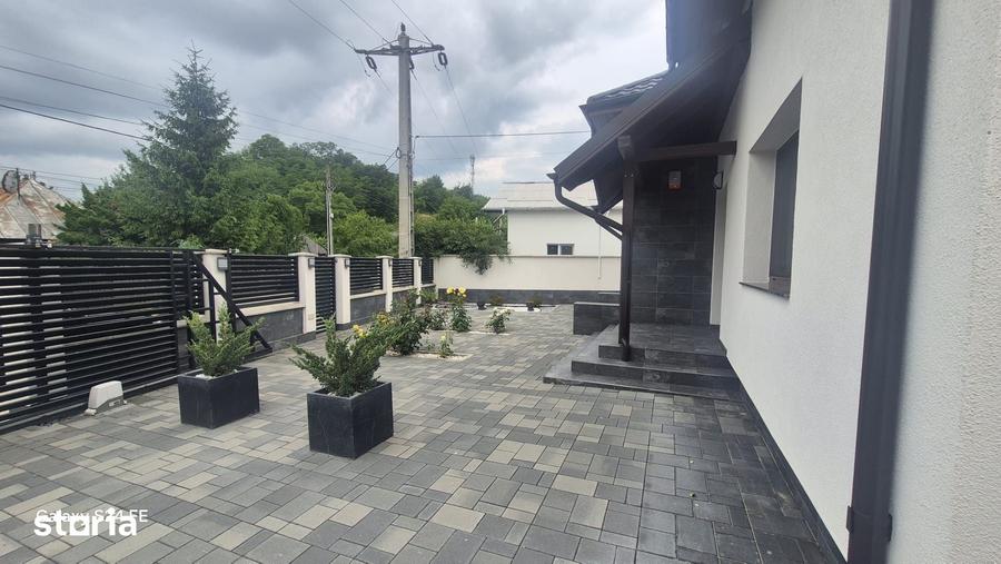 Casă cu 6 camere cu Teren 653 Mp în Alexandru cel Bun