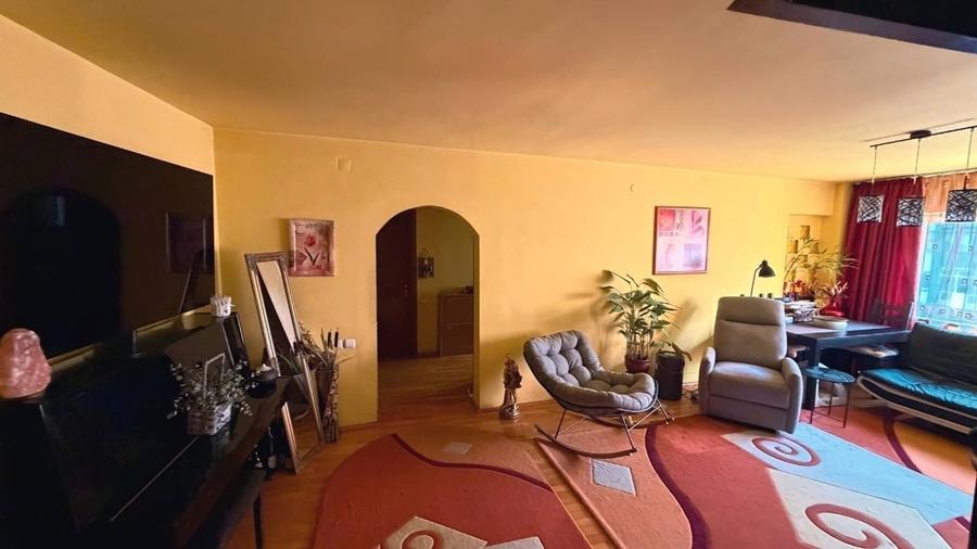 Apartament cu 4 camere decomandat în Central
