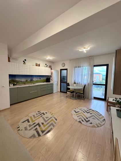 Apartament cu 3 camere decomandat în Drumul Taberei