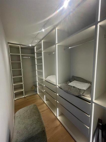 Apartament cu 3 camere semidecomandat, mobilat în Bună Ziua