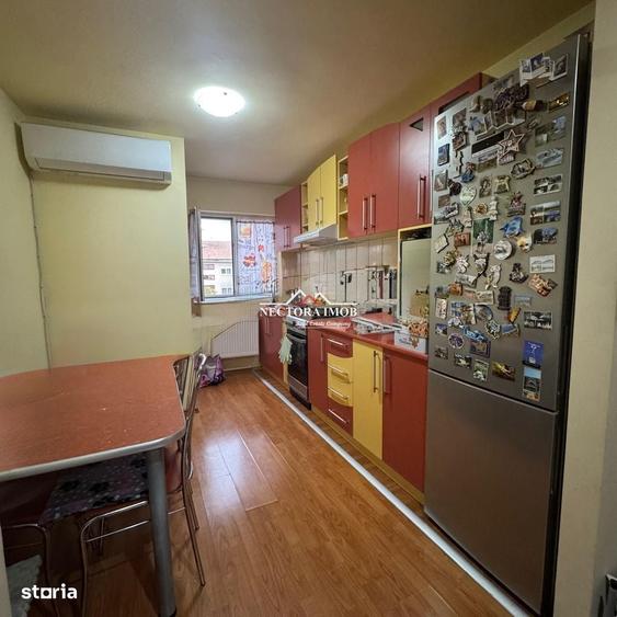 Apartament cu 3 camere decomandat în Central