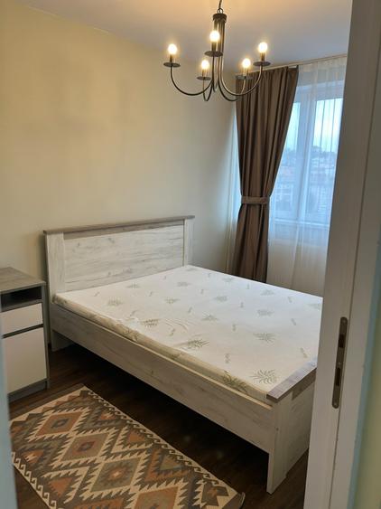 Apartament cu 3 camere semidecomandat în Central
