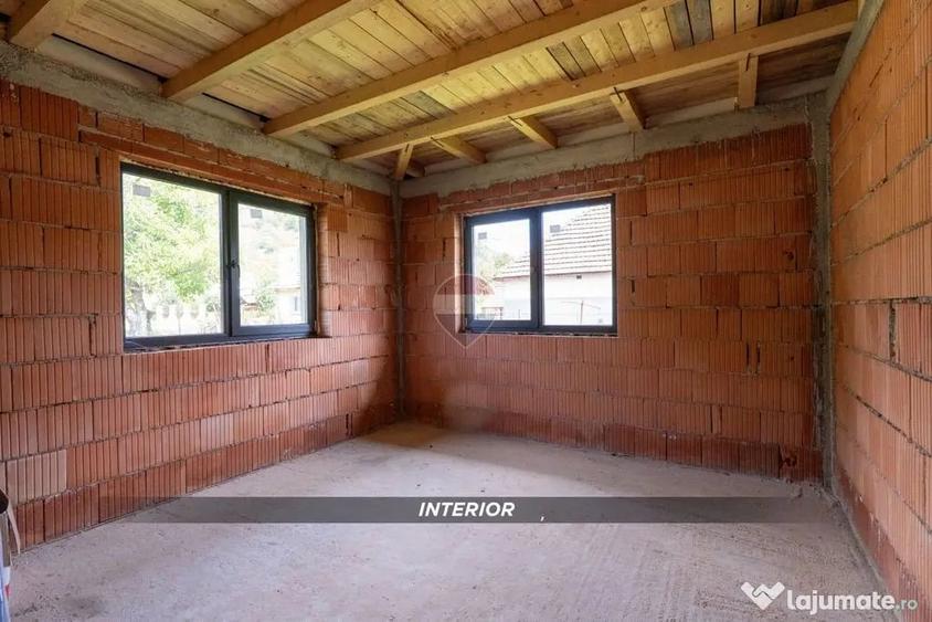 Casă cu 3 camere cu Teren 500 Mp în Central