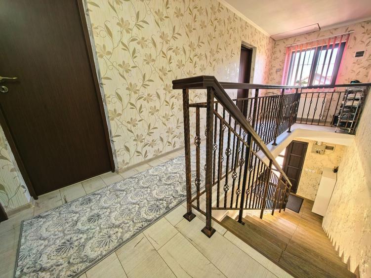 Duplex cu 3 camere cu Canalizare în Vișan