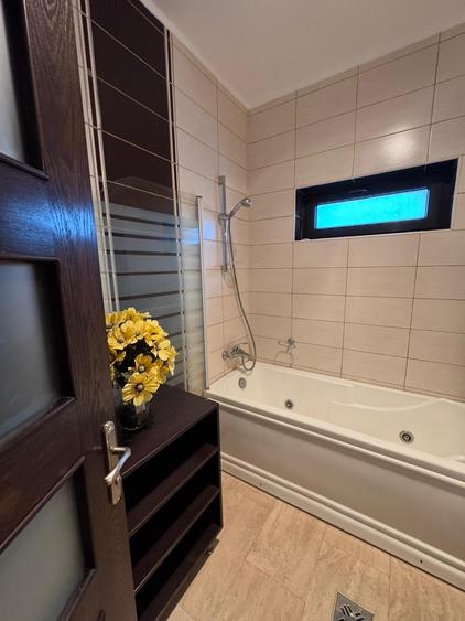 Apartament cu 4 camere decomandat, mobilat în Central