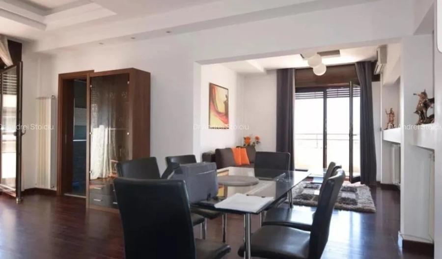 Apartament cu 3 camere semidecomandat, mobilat în Romană