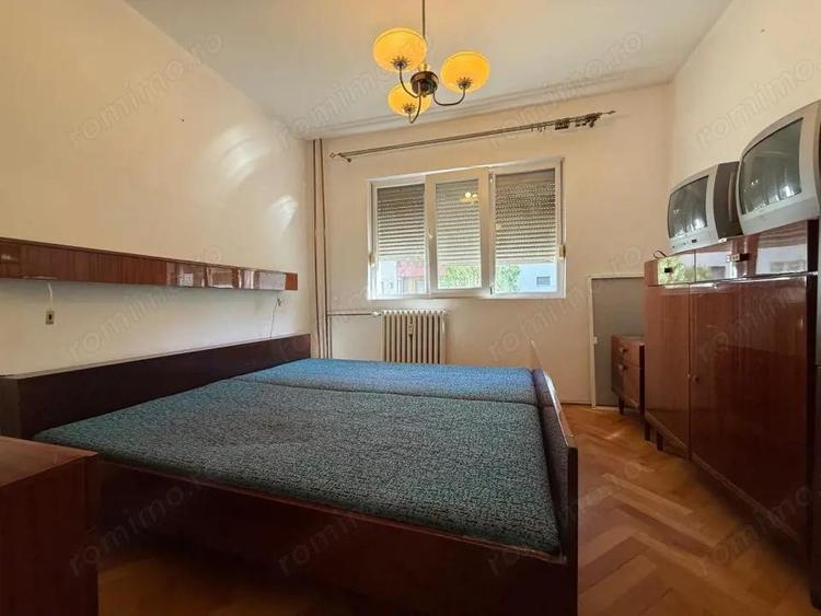 Apartament cu 3 camere semidecomandat, mobilat în Girocului