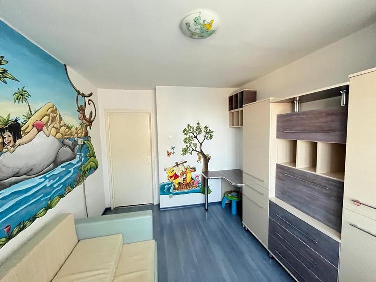 Apartament cu 3 camere decomandat, mobilat în Central