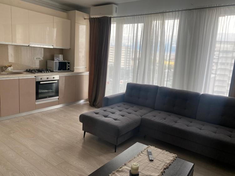 Apartament cu 3 camere semidecomandat, mobilat în Mihai Bravu
