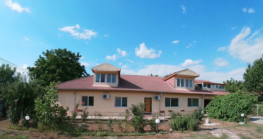 Casă individuală cu 4 camere cu Canalizare în Amara