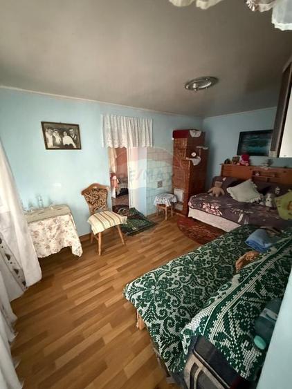 Casă individuală cu 6 camere cu Teren 1340 Mp în Zorleni