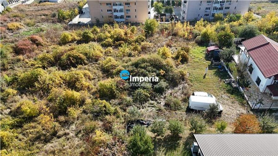 Teren intravilan de 3000 mp, în Bucium