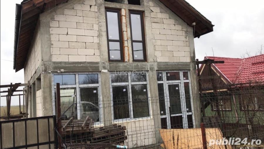 Casă cu 5 camere cu Teren 2000 Mp în Petrăchioaia