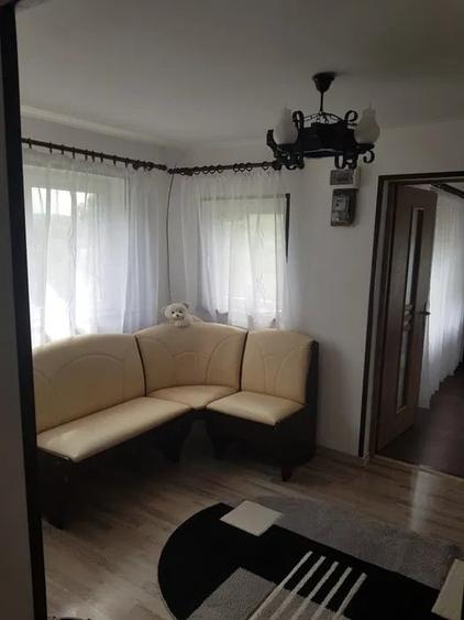 Casă cu 4 camere cu Teren 3000 Mp în Petrilaca