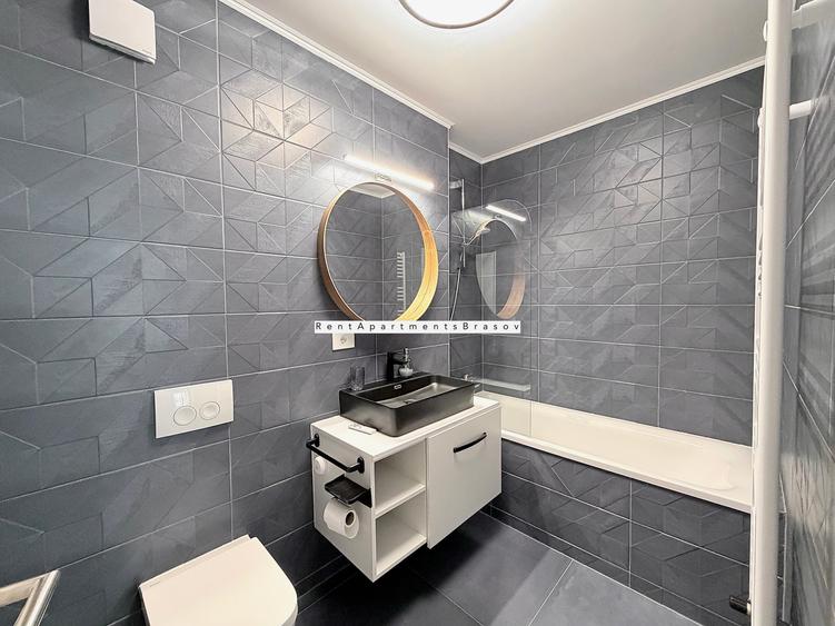 Apartament cu 3 camere decomandat în Tractorul