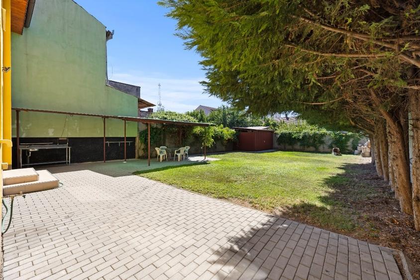 Casă individuală cu 5 camere cu Canalizare în Podgoria