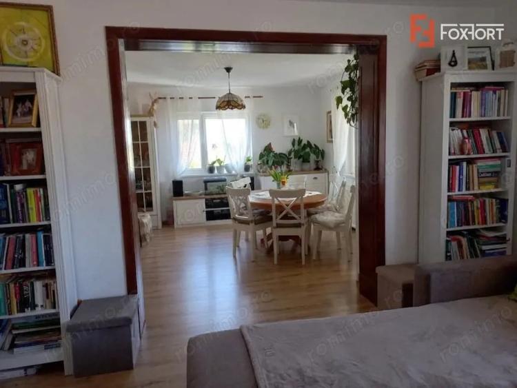 Casă cu 8 camere cu Teren 225 Mp în Ghiroda