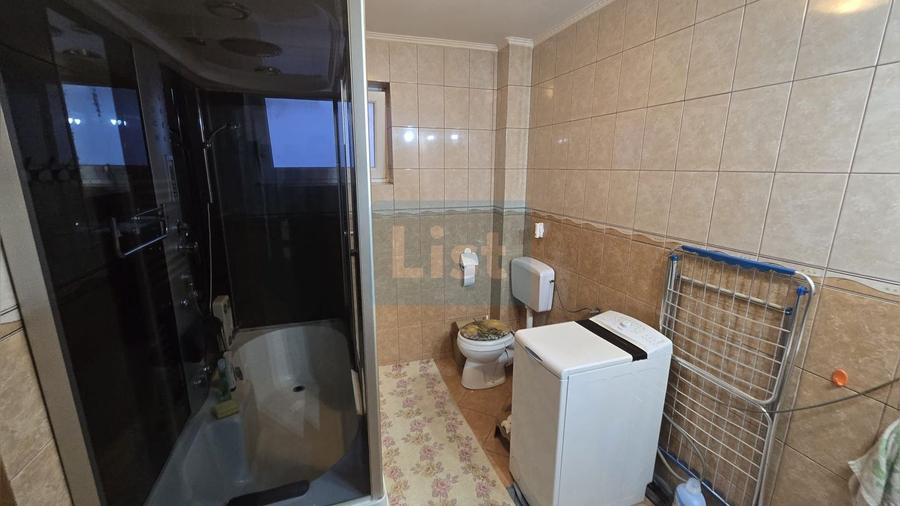 Apartament cu 3 camere semidecomandat în Gherla