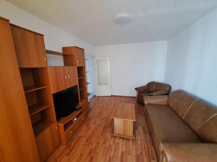 Apartament cu 3 camere decomandat în Exterior Vest