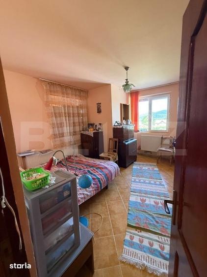 Casă cu 10 camere cu Teren 2714 Mp în Glod