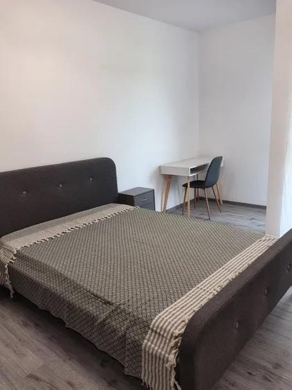Apartament cu 3 camere decomandat în Florești
