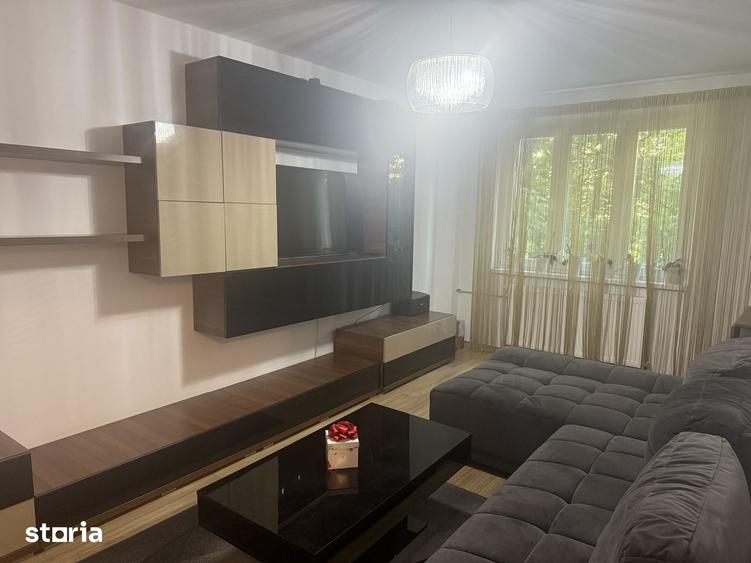 Apartament cu 3 camere decomandat în Berceni