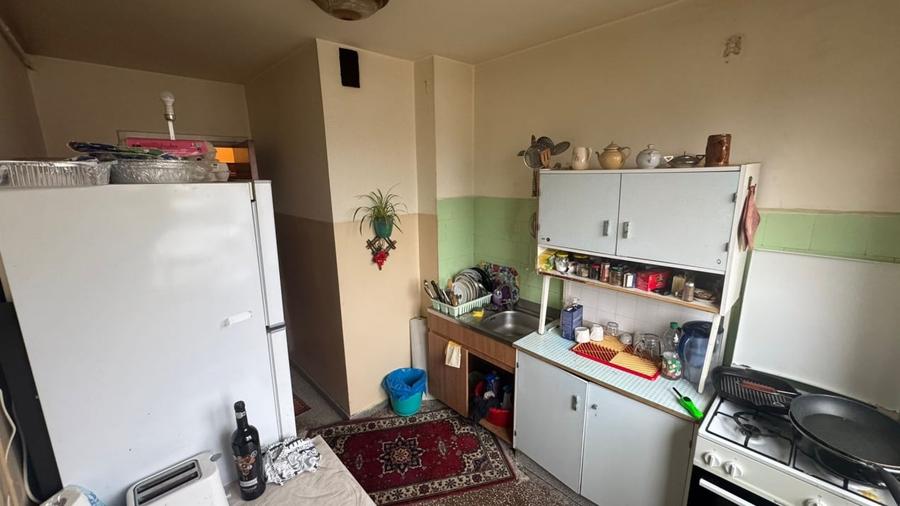 Apartament cu 4 camere decomandat în Gorjului