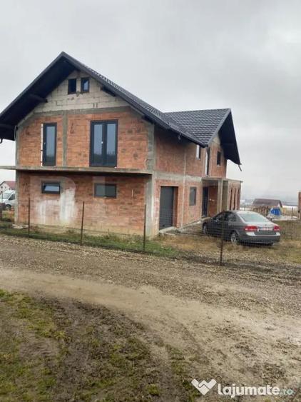 Casă cu 5 camere cu Teren 963 Mp în Bosanci