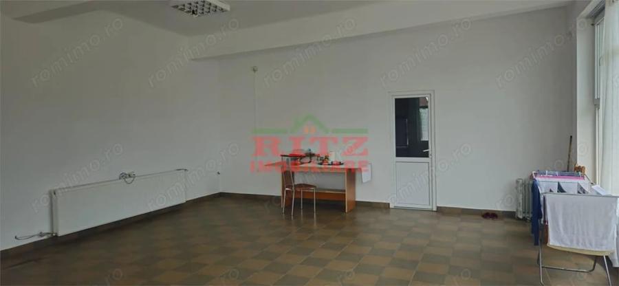 Spațiu comercial, de 250 mp, în Studina