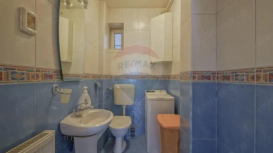 Apartament cu 3 camere decomandat în 13 Decembrie