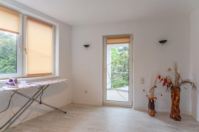 Casă individuală cu 7 camere cu Canalizare în Griviței