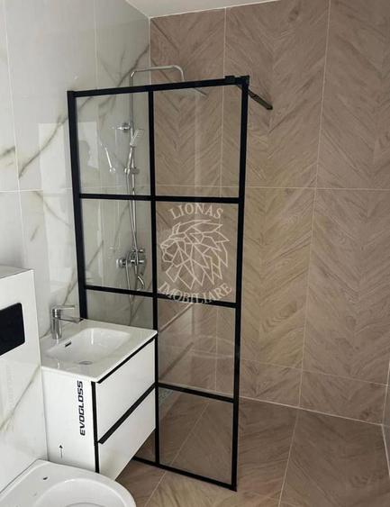 Apartament cu 3 camere decomandat în Calea Moldovei