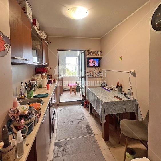 Apartament cu 3 camere decomandat în Micro 20