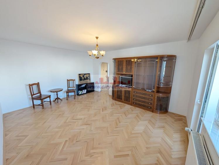 Apartament cu 2 camere decomandat în Victoriei
