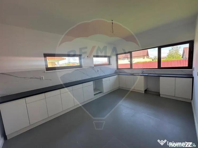Casă cu 4 camere cu Teren 718 Mp în Lăpuș