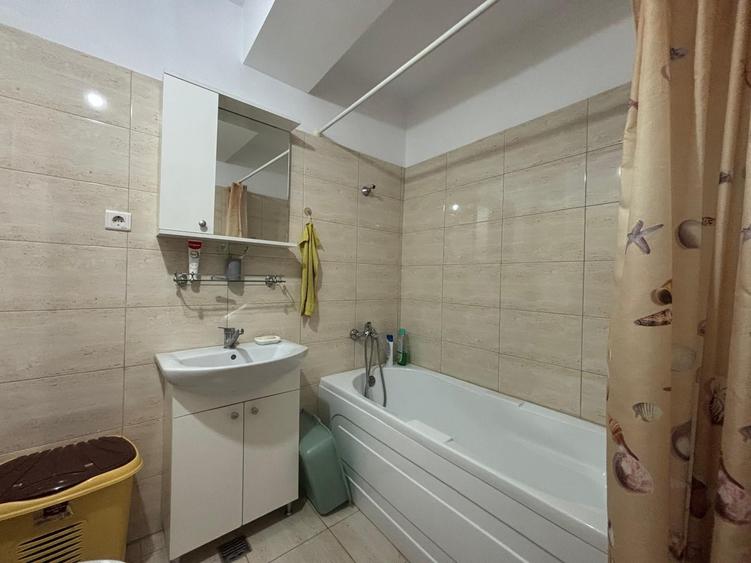 Apartament cu 3 camere decomandat în Theodor Pallady