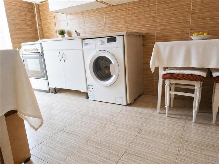 Apartament cu 3 camere decomandat în Drumul Poienii