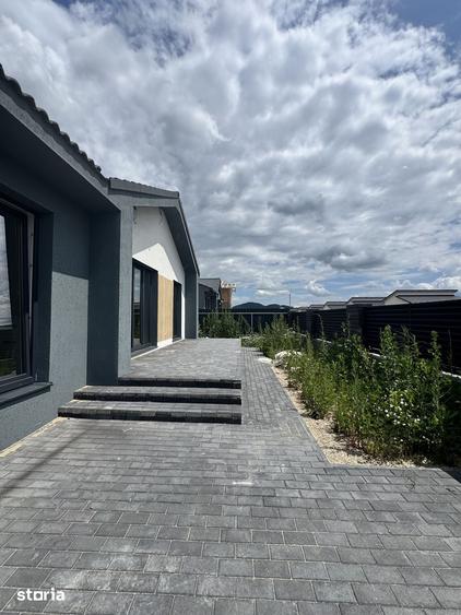 Casă cu 3 camere cu Teren 300 Mp în Sânpetru