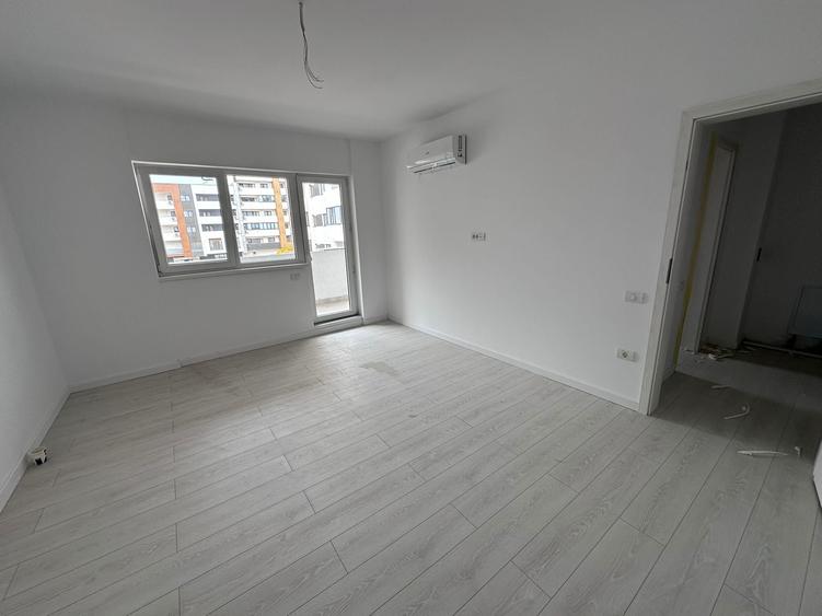 Apartament cu 2 camere decomandat în Apărătorii Patriei