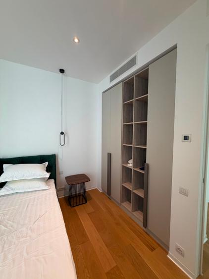 Apartament cu 4 camere semidecomandat în Mamaia