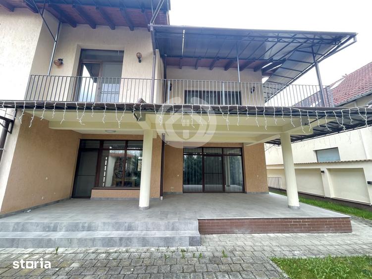 Casă cu 6 camere cu Teren 611 Mp în Central