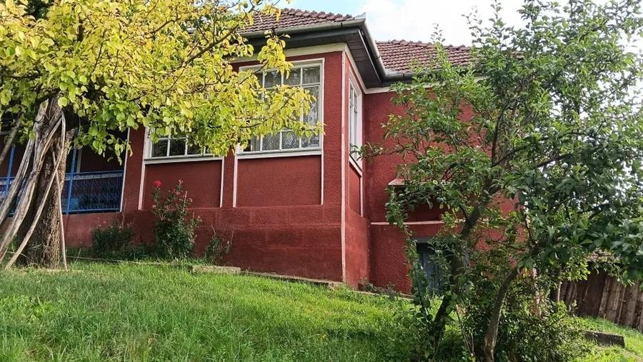 Casă cu 2 camere cu Teren 900 Mp în Sărmașu