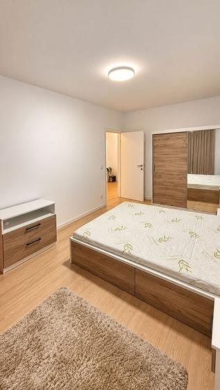 Apartament cu 3 camere semidecomandat, mobilat în Central