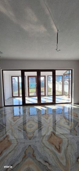 Casă cu 5 camere cu Teren 350 Mp în Giarmata