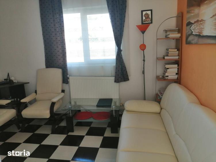 Casă cu 4 camere decomandat cu Teren 120 Mp în 1 Decembrie