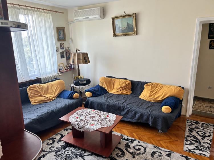 Apartament cu 3 camere semidecomandat în Basarab